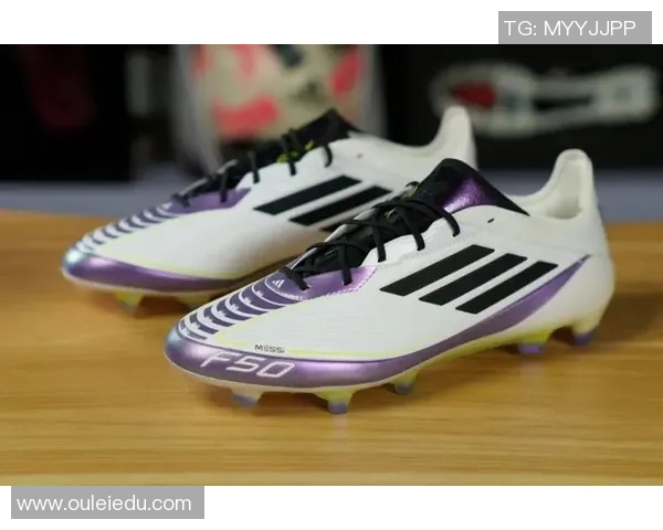 阿迪达斯梅西足球鞋助力球场表现完美展现你的足球梦想与激情